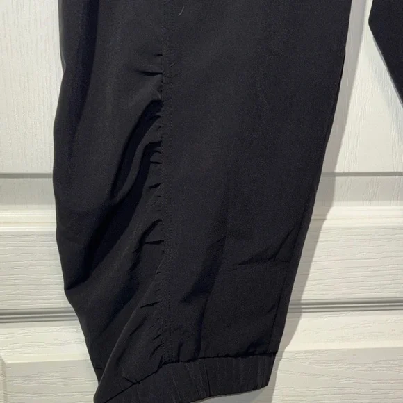 Calvin Klein Performance quick dry Capris - Picture 6 of 11